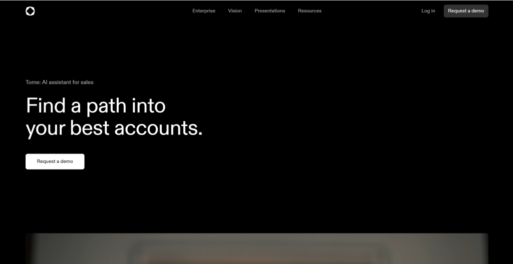 Tome AI幻灯片生成工具界面，展示AI生成内容和视觉元素功能