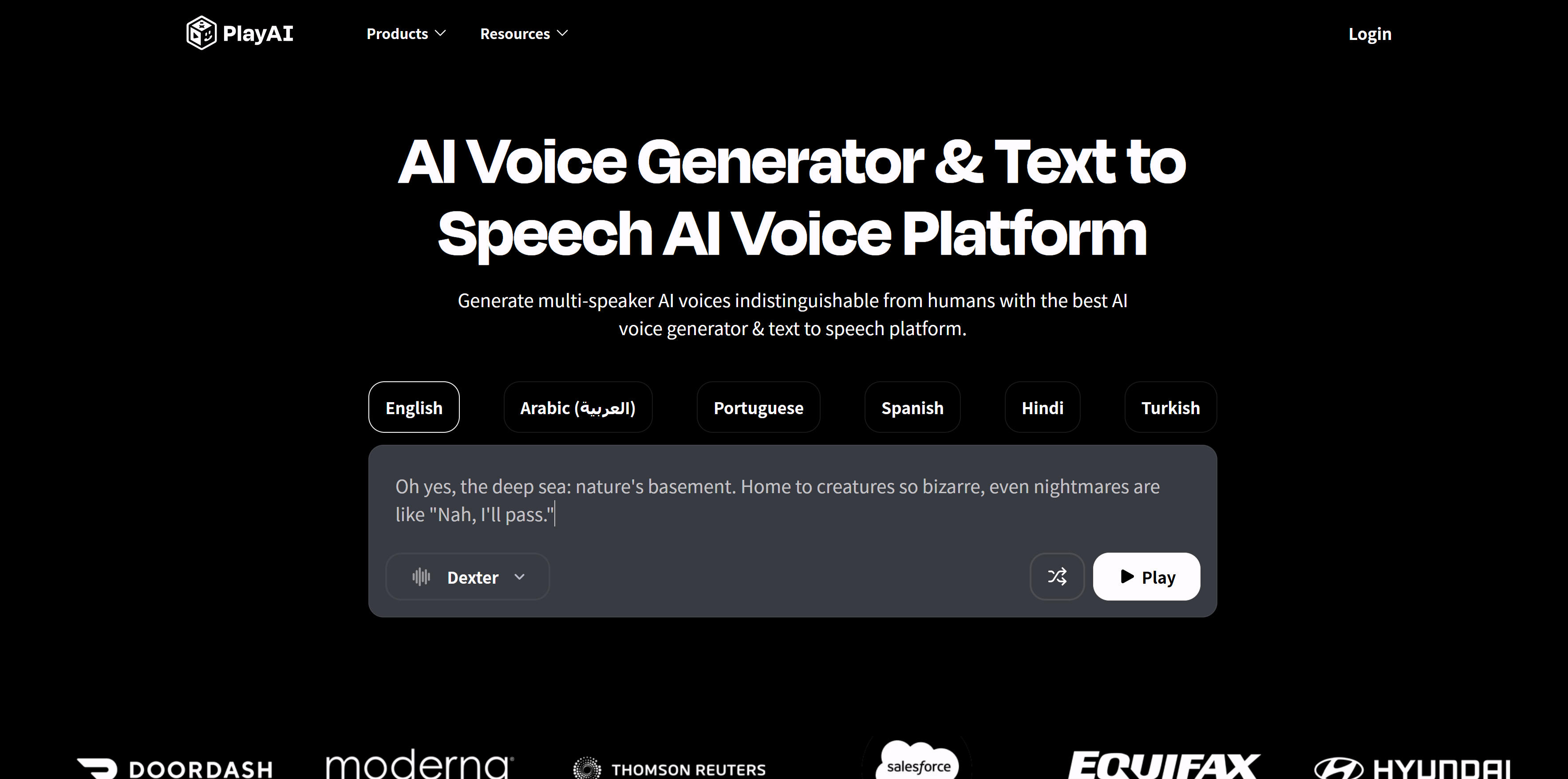 PlayHT 企业级文字转语音平台界面，展示超过800种声音选择和130多种语言支持，适合批量内容制作